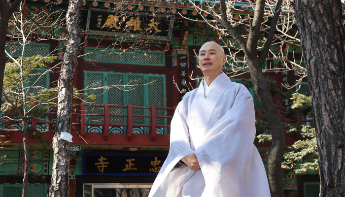 “애견카페·외국인 연등회, 남산 한옥마을 사찰 북적일 것”...‘장동건’으로 불리우는 주지스님