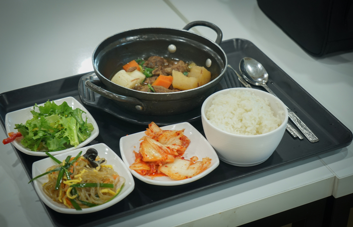 “4500원 학식에 ‘투쁠’ 한우 갈비찜이”…이 대학, 호텔급 점심 내놓은 사연은