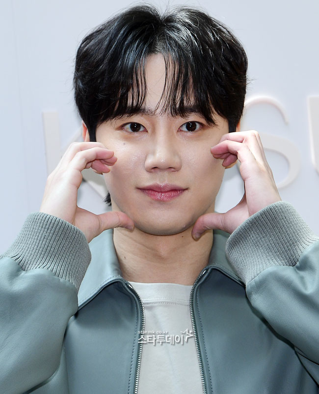 [포토]이준영, 훈훈한 볼하트