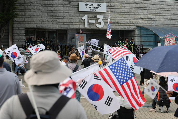 잠실개표소 봉쇄 뚫렸나…경찰, 지하 무단침입 정황 수사 착수