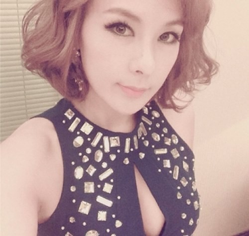 채연 단발머리 셀카, 스모키에 과감한 스타일 더 섹시해졌네