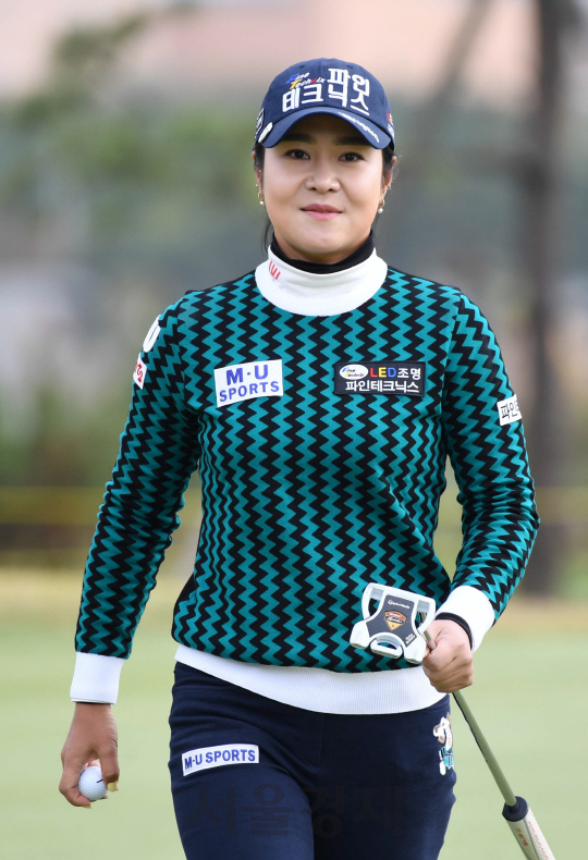 밝은 표정의 윤슬아