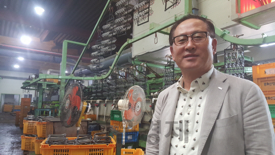 아침 깨우는 닭의 기운 받아···좋은 결실 거뒀으면 좋겠어요