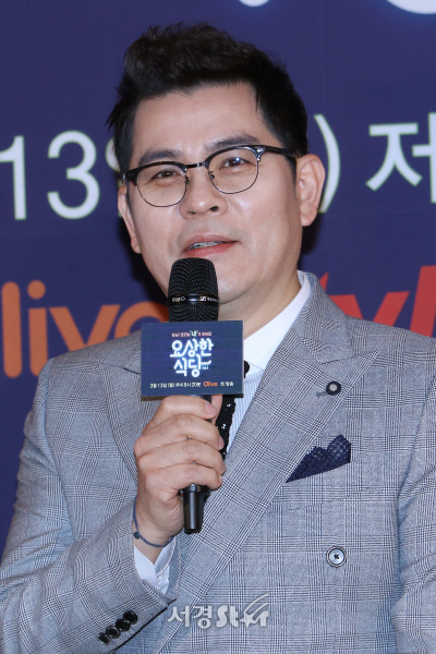 [현장] ‘요상한 식당’ 김용만 “끝나면 박근혜 대통령 탄핵 중계방송 볼 것···국민 모두가 원하는 일 아니냐?”