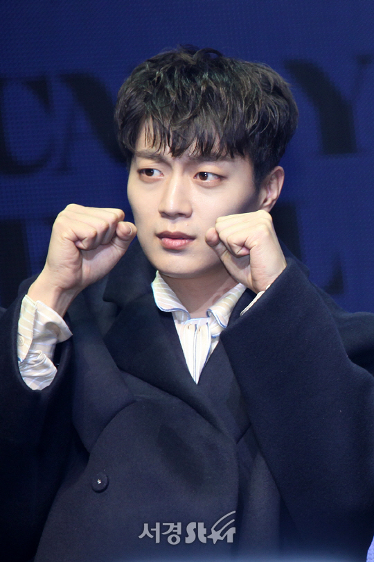 하이라이트 윤두준, 얼굴 찌푸리지 마라라잉~ (쇼케이스)