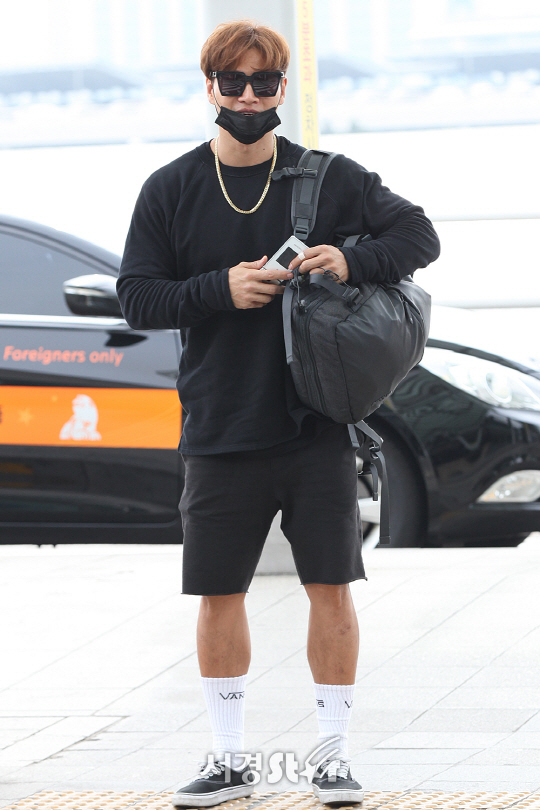 김종국, 딱봐도 다부진 몸매! (인천공항 출국)