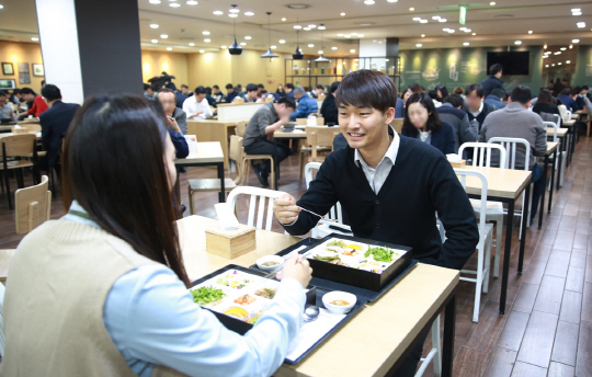 [라이프&] 프리미엄 한식을 구내식당에서...약식동원밥상 매일 품절이에요