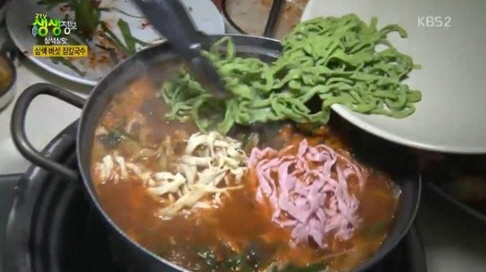 ‘생생정보’ 삼색 버섯 장칼국수 맛집···영동 ‘대동버섯손칼국수’
