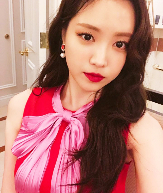 어디까지 예뻐질래 손나은, 레전드 미모 셀카