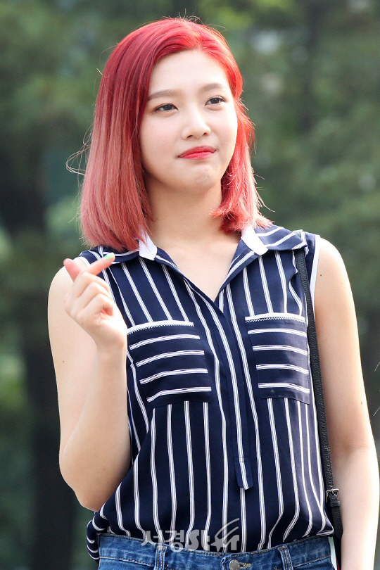 레드벨벳 조이, 눈에 띄는 레드컬러 헤어~ (뮤직뱅크 출근길)
