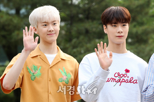 아스트로 산하-문빈, 너무 잘생겼다! (뮤직뱅크 출근길)