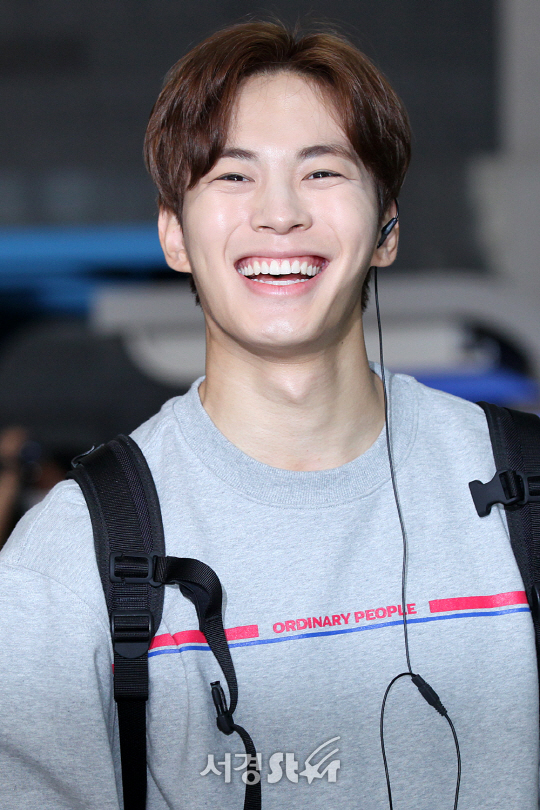 빅스(VIXX) 홍빈, 참....예쁘다! (김포공항 출국)