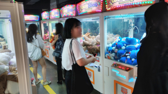 20대, 전국 돌며 인형뽑기방 현금교환기 털어