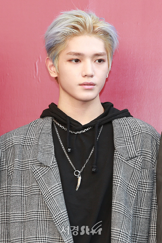 NCT127 태용, 이렇게 잘생기면 반칙! (2018 S/S헤라서울패션위크)