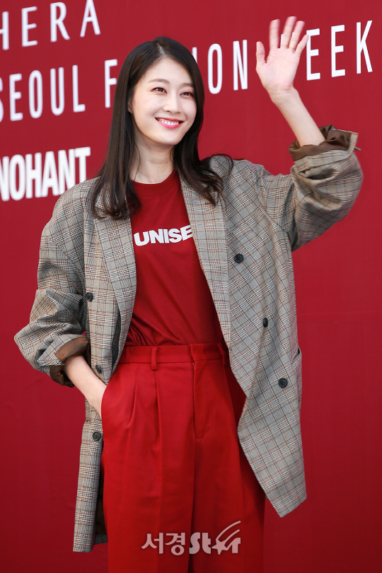 이현이, 톱모델의 사이다 미소 (2018 S/S 헤라서울패션위크)