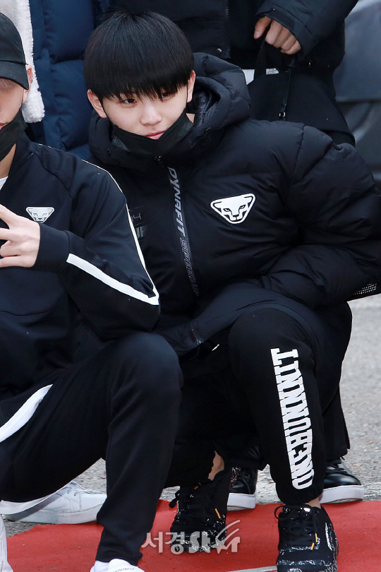세븐틴 우지, 오늘도 귀엽네 (뮤직뱅크 출근길)