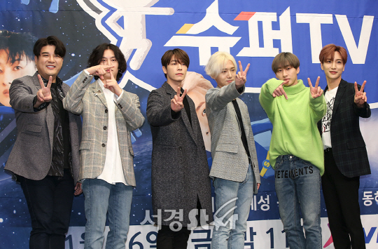 [현장] ‘슈퍼TV’ 희철,“‘나혼자산다’와 경쟁? 걱정이 태산” 한숨
