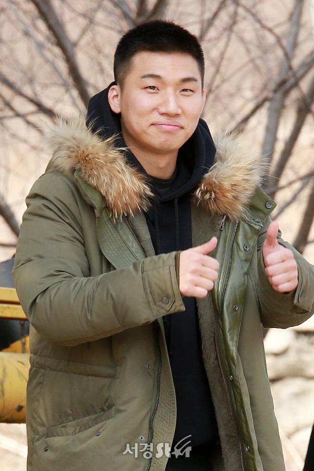 빅뱅 대성, 팬들에게 쌍 엄지척 발사!