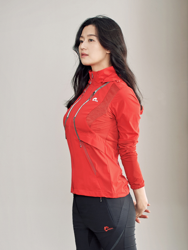 [라이프&스타일] 네파 프리모션 인체공학 설계로 보디라인 잡아 착용감 극대화
