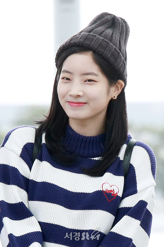 트와이스 다현, 팬들 흐뭇하게 만드는 미소 (공항패션)
