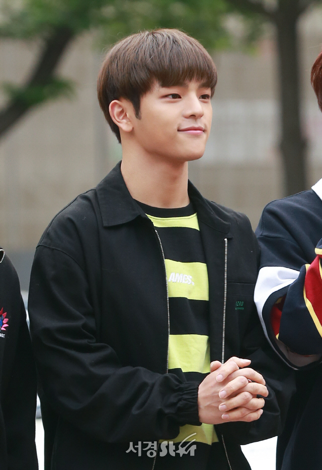 스트레이 키즈 우진, 깨끗한 미소 (뮤직뱅크 출근길)
