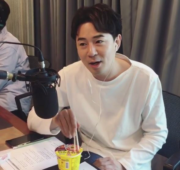 붐붐파워 붐, 청취자들에게 이것 퀴즈 화장품 향기가 나요