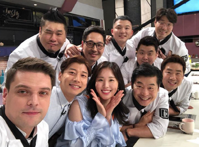 김아랑, ‘냉장고를 부탁해’ 인증샷..로즈데이, 홍일점의 꽃받침