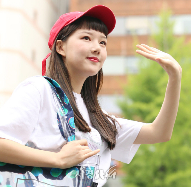 여자친구 예린, 야무진 인사 (뮤직뱅크 출근길)