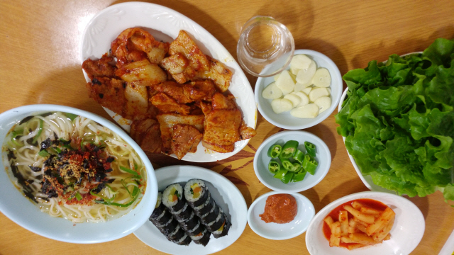 [쉼-전주 가성비 좋은 맛집] 식사는 한국관 육회비빔밥, 술안주는 진미집 돼지불고기