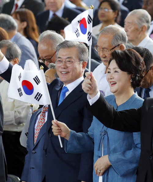 문대통령-여야 5당 원내대표 오찬 메뉴는 오색비빔밥