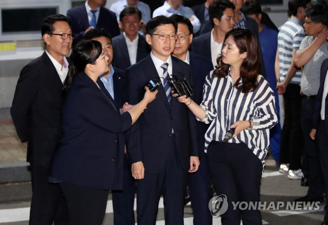 더불어민주당, 김경수 영장 기각에 “망신주기 언론플레이, 책임 물을 것”