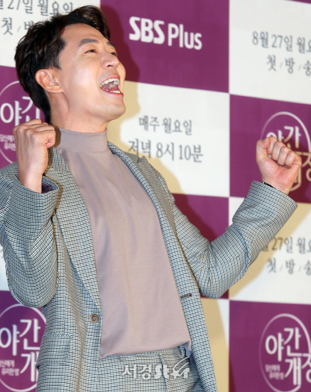 붐 파워 넘치는 포즈