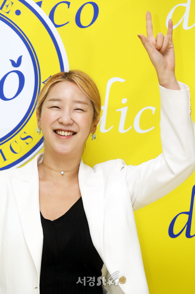 김현주, 사랑스러운 미소