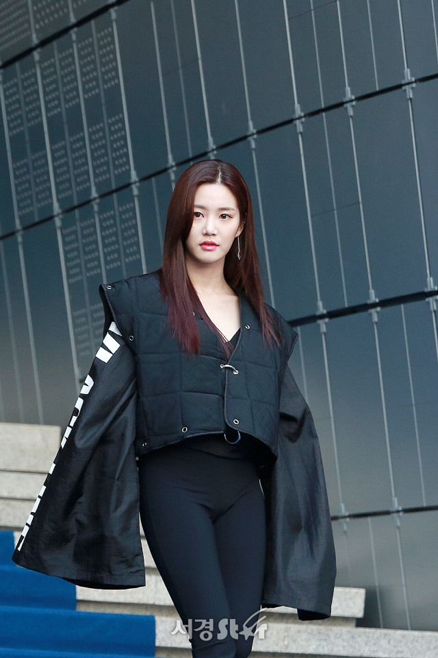 이유비, 쎈언니 느낌 (2019S/S헤라서울패션위크)
