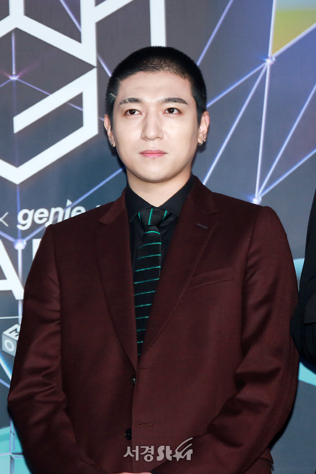 데이식스 성진, 삭발로 파격변신 (지니뮤직어워드)