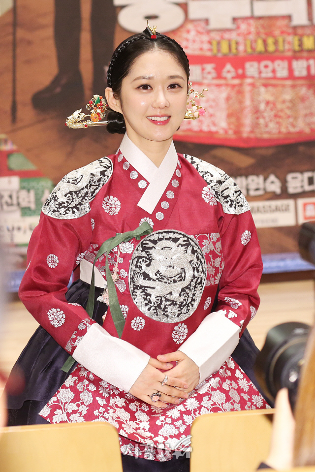 입장하는 장나라 (황후의 품격 제작발표회)