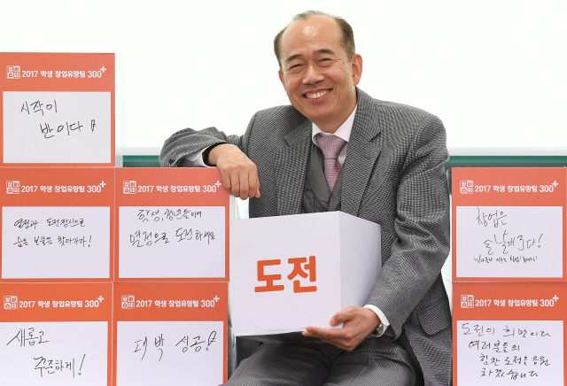 [CEO&STORY] 황철주 주성엔지니어링 대표 임직원 60%가 R&D 인력...차별화된 기술혁신만이 살길이죠