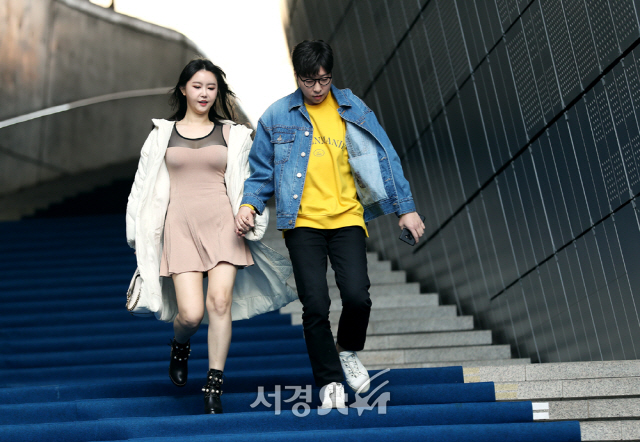 대도서관-윰댕 부부, 다정한 모습 (서울패션위크)