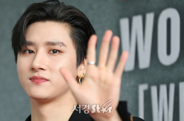 아이엠, 심쿵 손인사 (몬스타엑스 기자간담회)