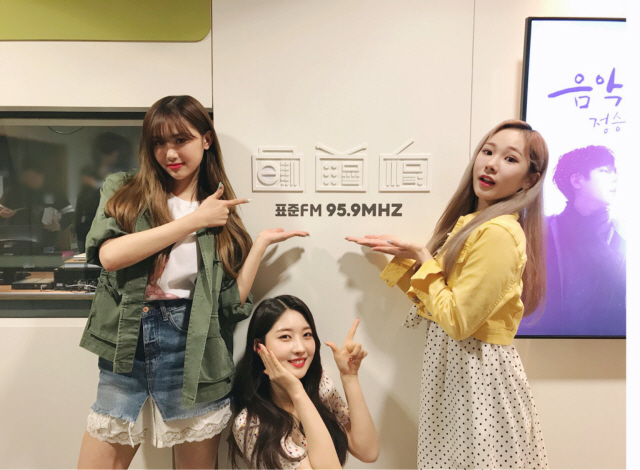 에버글로우, 별이 빛나는 밤에 별밤 초대석 출연..완벽 라이브 선보여