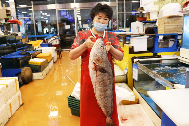 노량진 수산시장 ‘부안수산’ 숙성회, “민어에 감칠맛을 더하다”