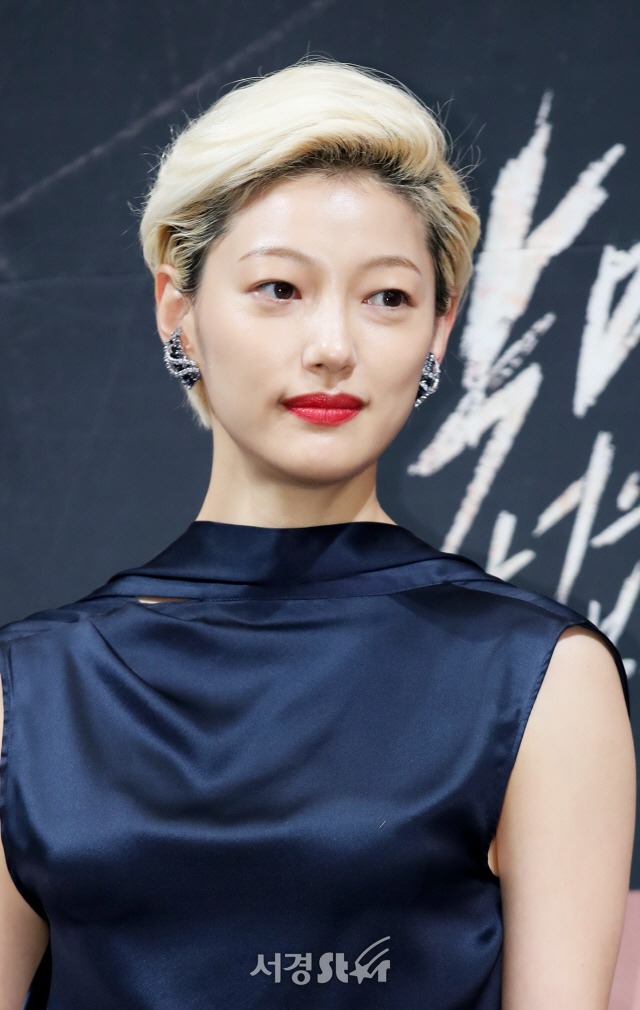 이엘, 그윽한 눈빛 (제작발표회)