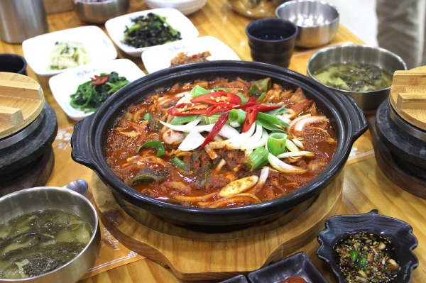 김해 가볼만한곳 장유 워터파크 가야랜드 맛집, 생선구이 명가 ‘쌈밥한고등어’