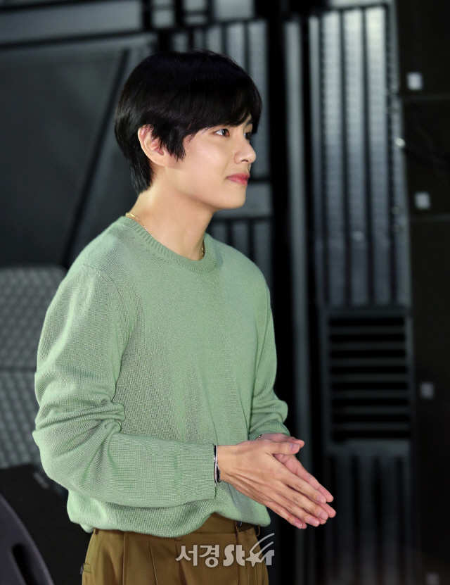 방탄소년단 뷔, 상남자의 심쿵 입장 (사자 VIP시사회)