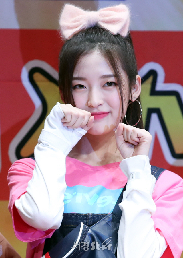 오마이걸 아린, 귀요미 포즈 (최신유행 프로그램2 제작발표회)