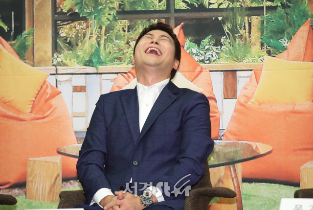 전현무, 박장대소! (책 읽어드립니다 제작발표회)