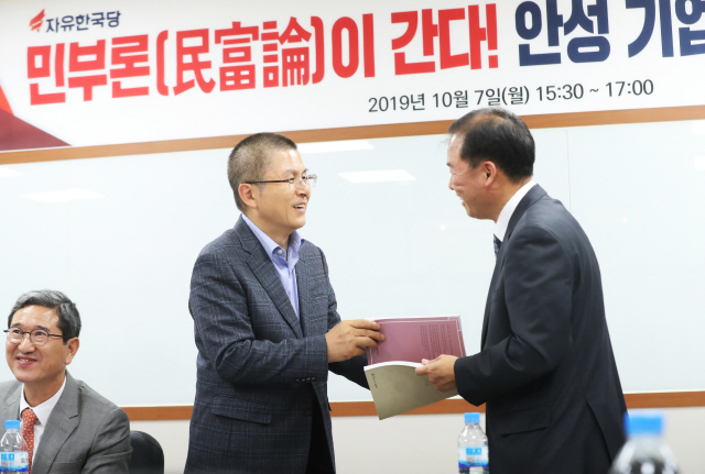 황교안 “한국, 베네수엘라 급행열차 탔다”···민부론 재차 강조