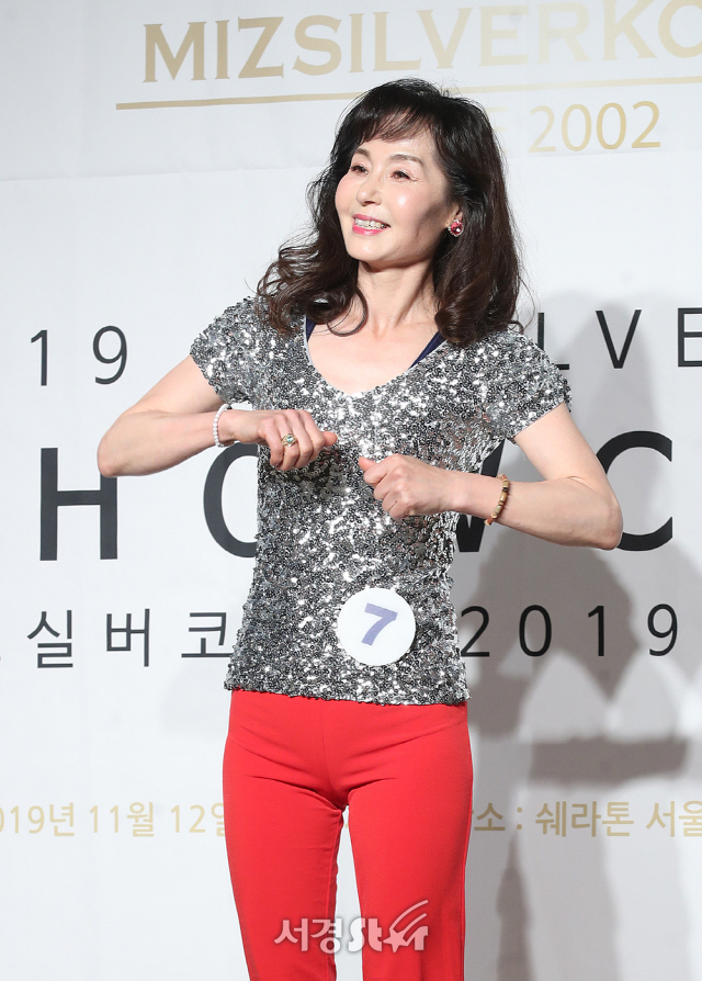 신나게 줌마댄스 추는 송순애 (미즈실버코리아선발대회)