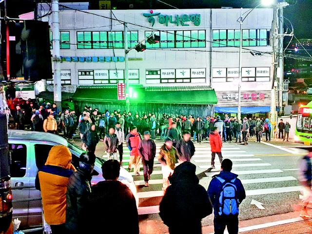 [남구로 건설인력시장 가보니]열흘에 하루 일하면 다행...오늘도 공쳐