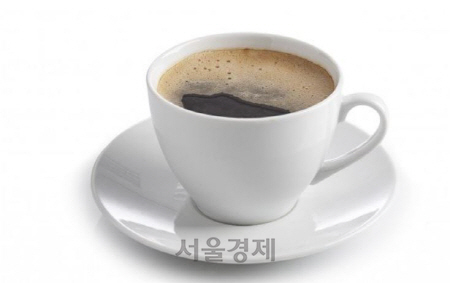 하루에 커피 2잔 이상 마시면 뇌 치매 유발 물질 줄어들어